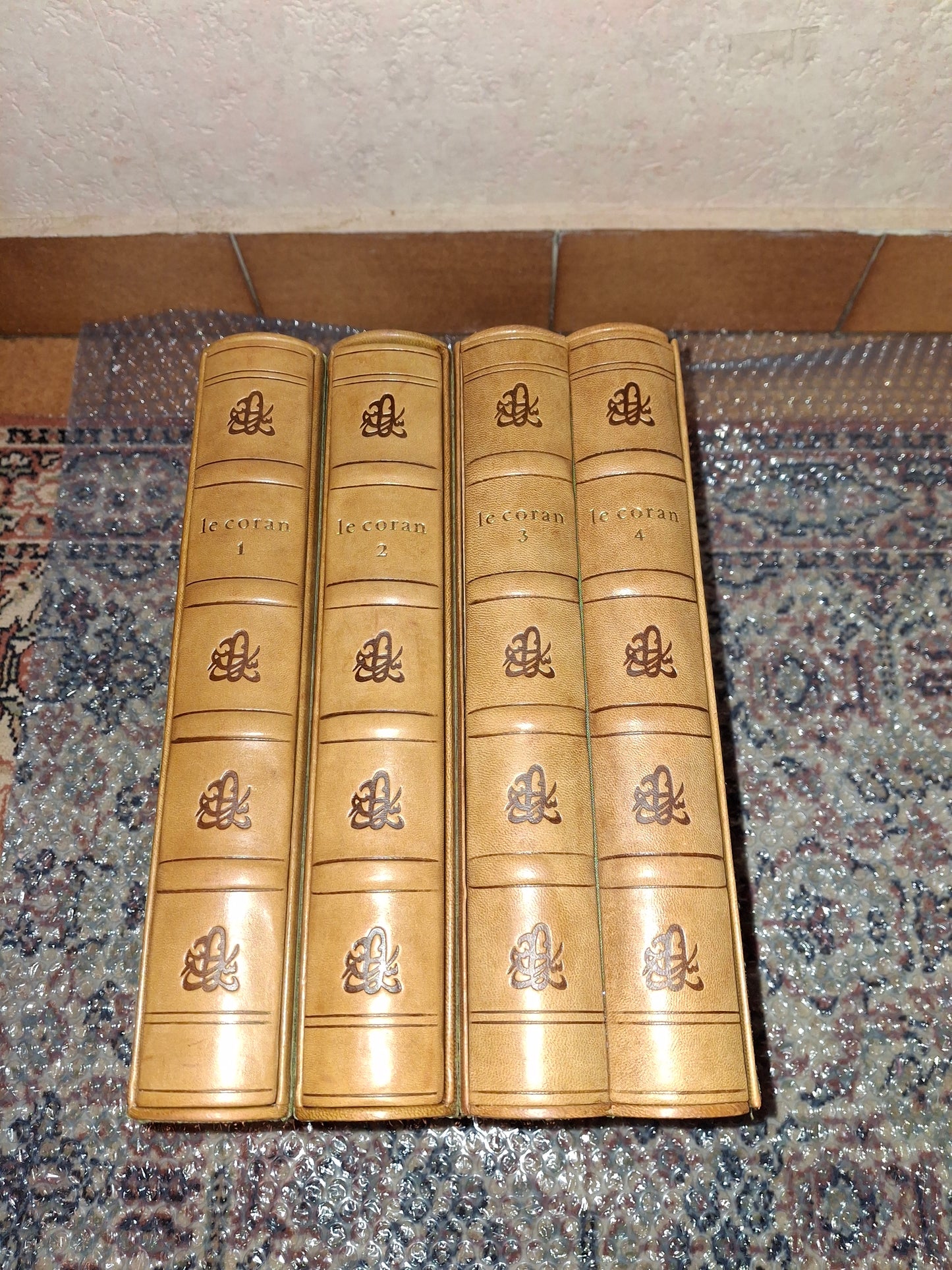 lot de 2 Corans - Manuscrit Ibn al-Bawwab Club du Livre 4 Vol illustrés par Zenderoudi