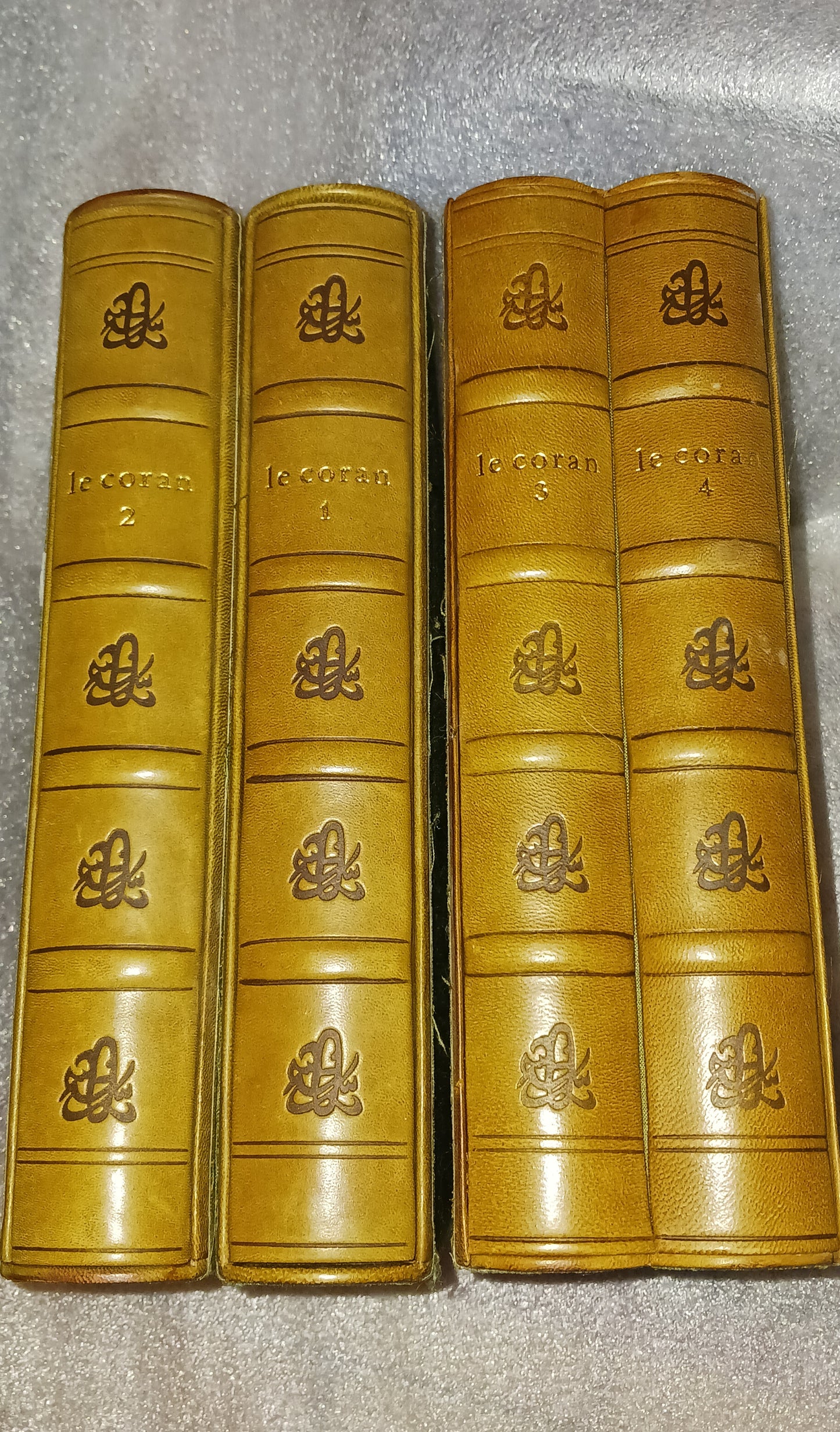 lot de 2 Corans - Manuscrit Ibn al-Bawwab Club du Livre 4 Vol illustrés par Zenderoudi