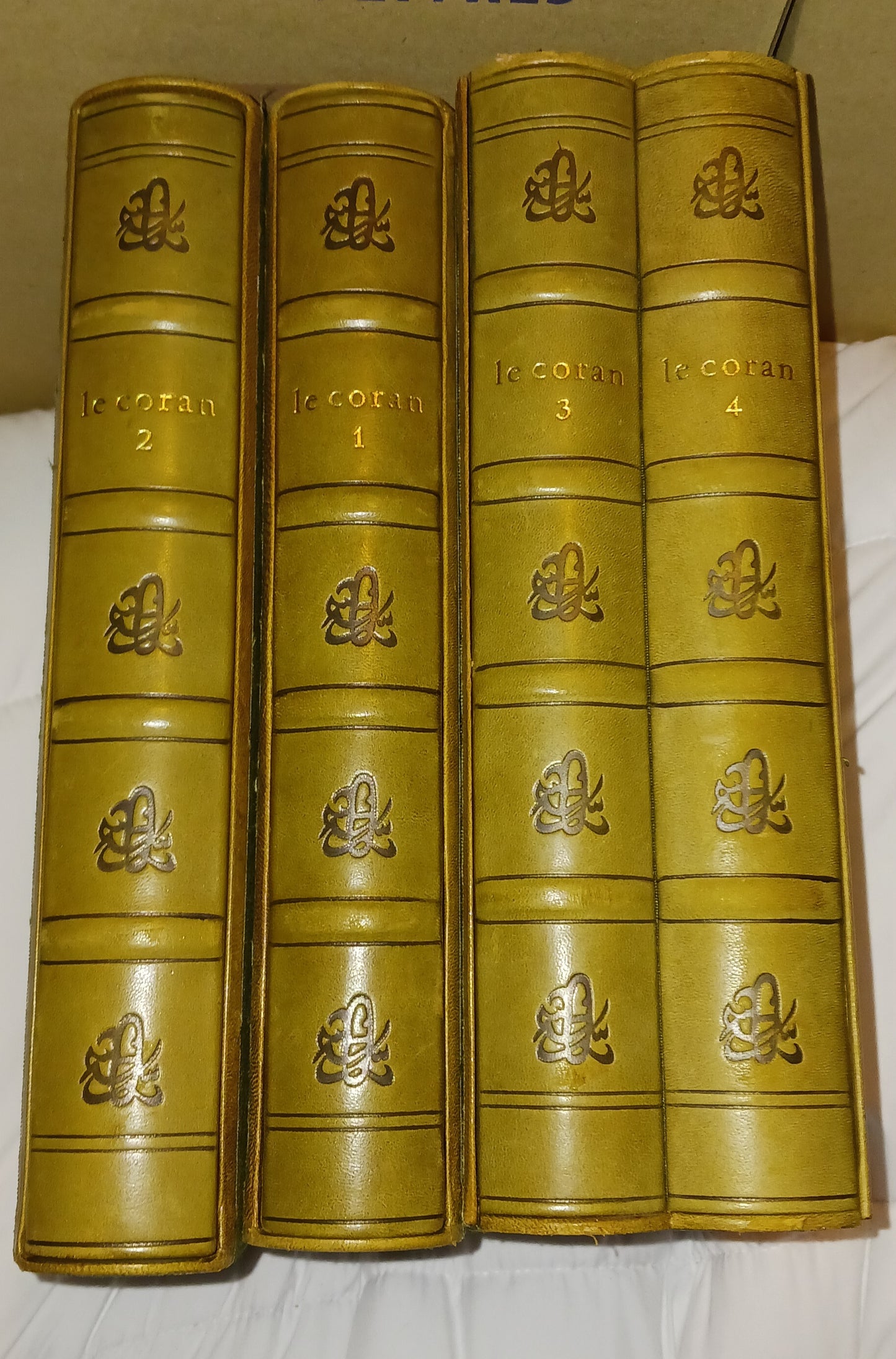 lot de 2 Corans - Manuscrit Ibn al-Bawwab Club du Livre 4 Vol illustrés par Zenderoudi